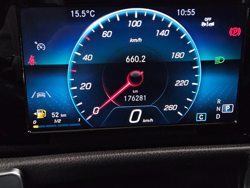 Mercedes-Benz GLB 200 d automatik Style • LED — 8