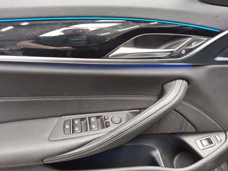 BMW 530e Touring automatik • ACC • Laser LED — 10