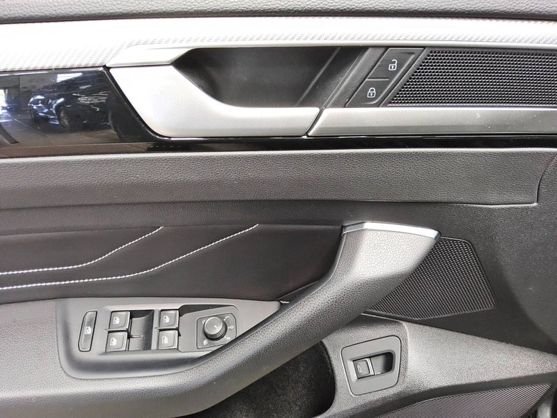 Volkswagen Arteon 2.0 TSI automatik R-Line • ACC • Full LED — 10