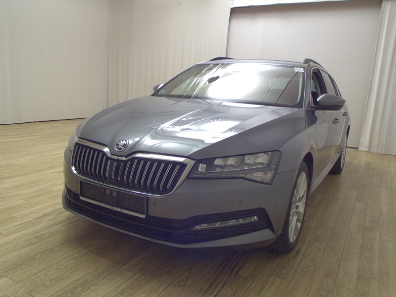 Škoda Superb Kombi 2.0 TDI automatik Ambition • AHK • Full LED — 2