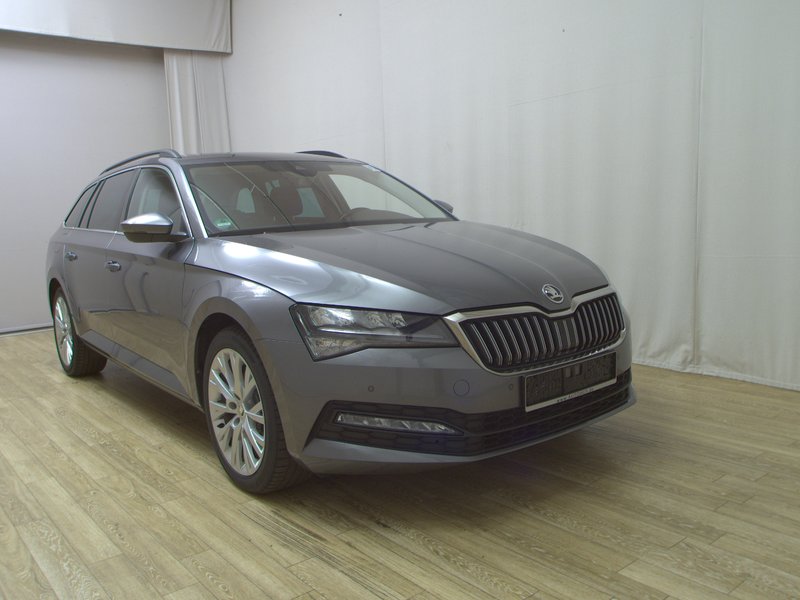 Škoda Superb Kombi 2.0 TDI automatik Ambition • AHK • Full LED — 3