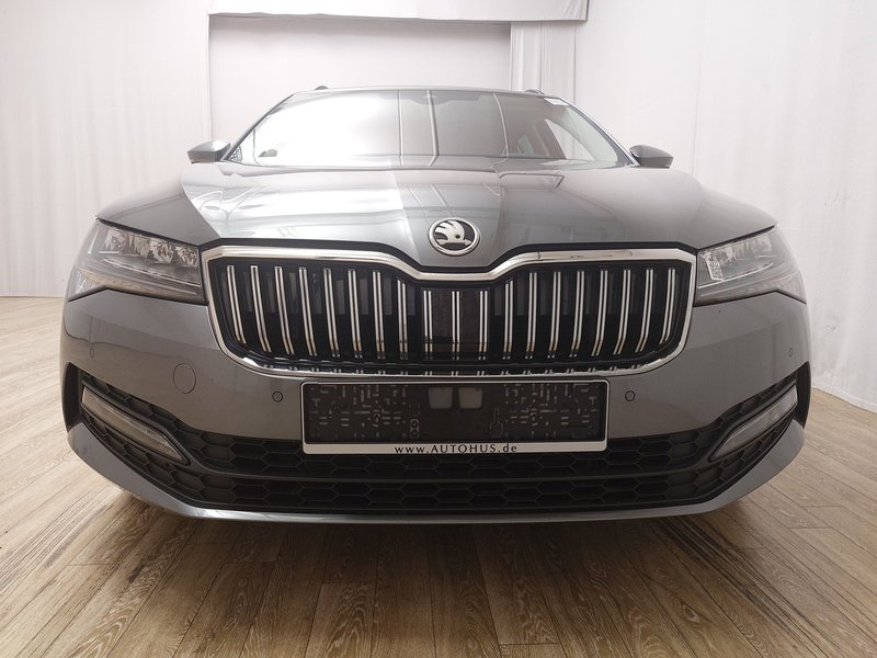 Škoda Superb Kombi 2.0 TDI automatik Ambition • AHK • Full LED — 9