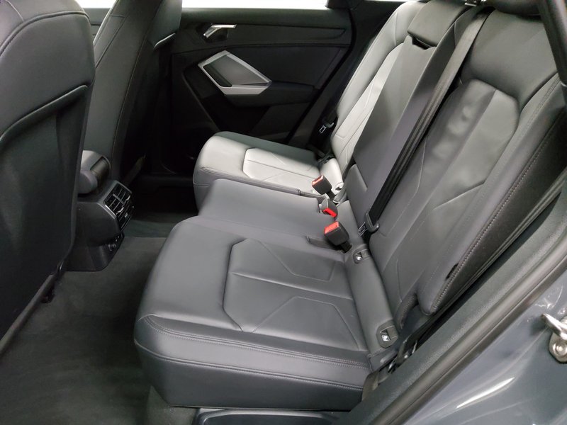 Audi Q3 35 TDI automatik advanced • ACC • Full LED — 13
