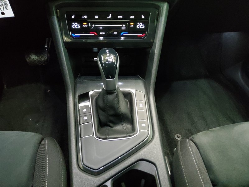 Volkswagen Tiguan 2.0 TDI automatik Life • ACC • Full LED — 6