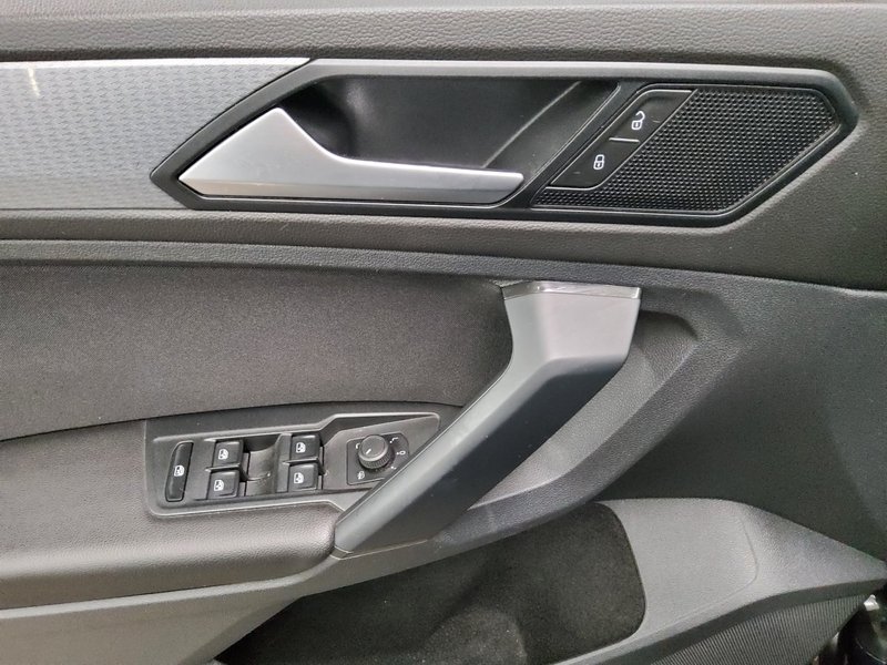 Volkswagen Tiguan 2.0 TDI automatik Life • ACC • Full LED — 9