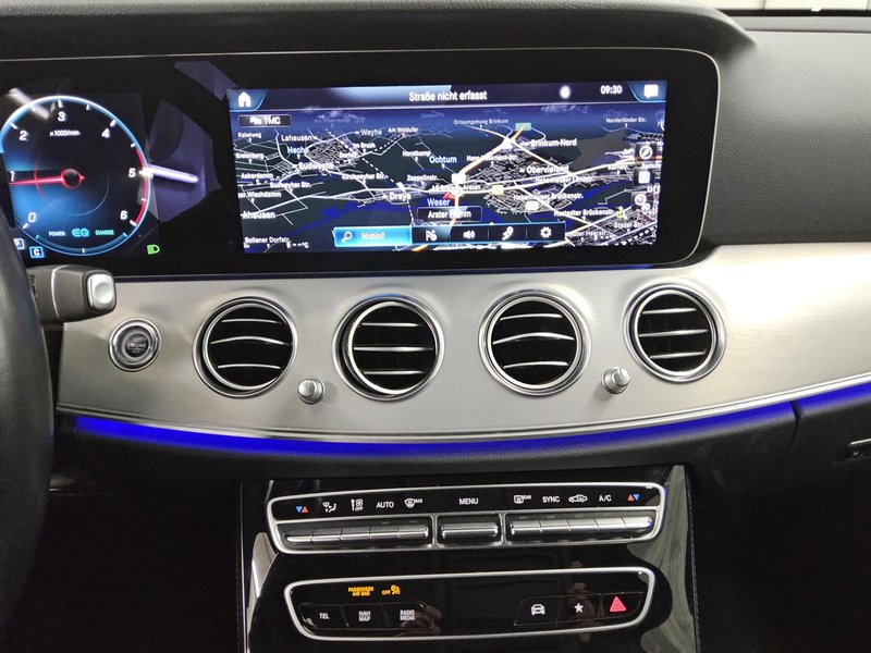 Mercedes-Benz E 220 d karavan automatik Avantgarde • LED • digitalni instrumenti — 7