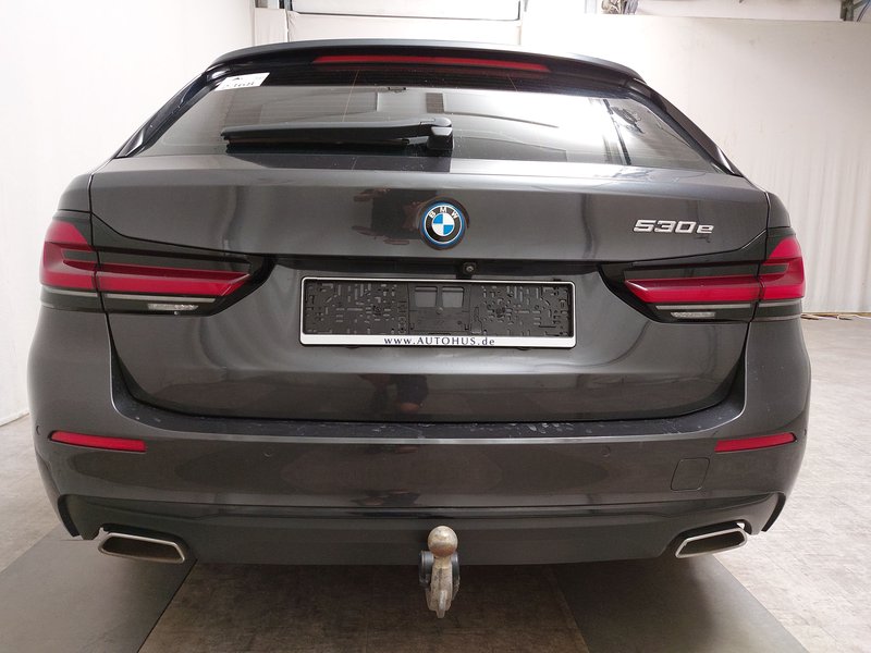 BMW 530e Touring automatik • ACC • LED — 16