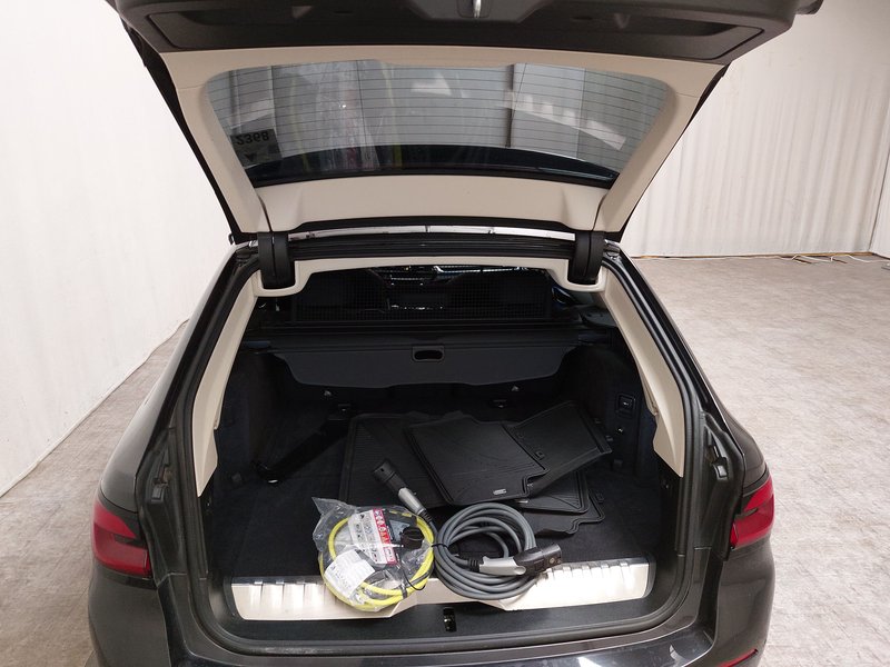 BMW 530e Touring automatik • ACC • LED — 17