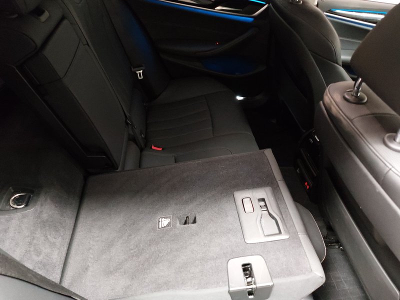 BMW 530e Touring automatik • ACC • LED — 23