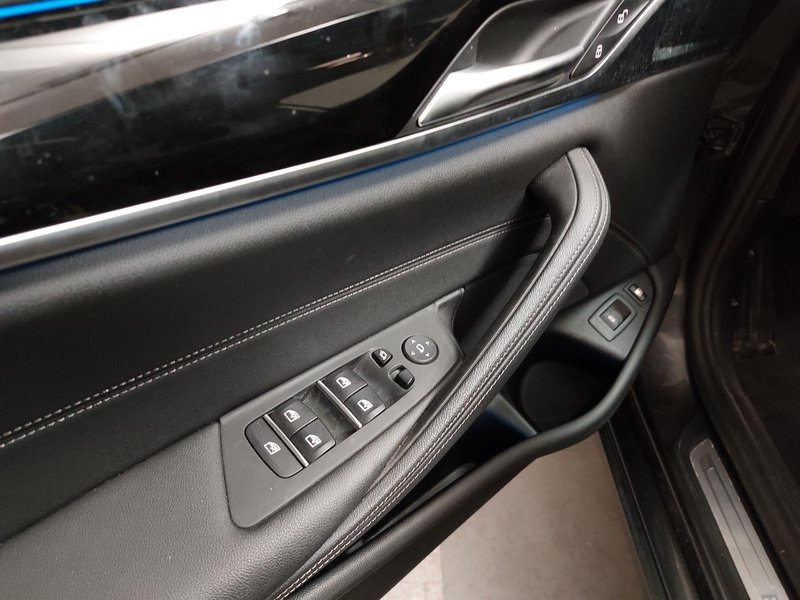 BMW 530e Touring automatik • ACC • LED — 5