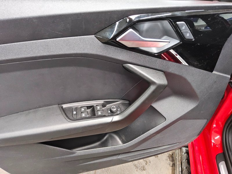 Audi A1 Sportback 1.0 TFSI S line • Full LED • digitalni instrumenti — 10