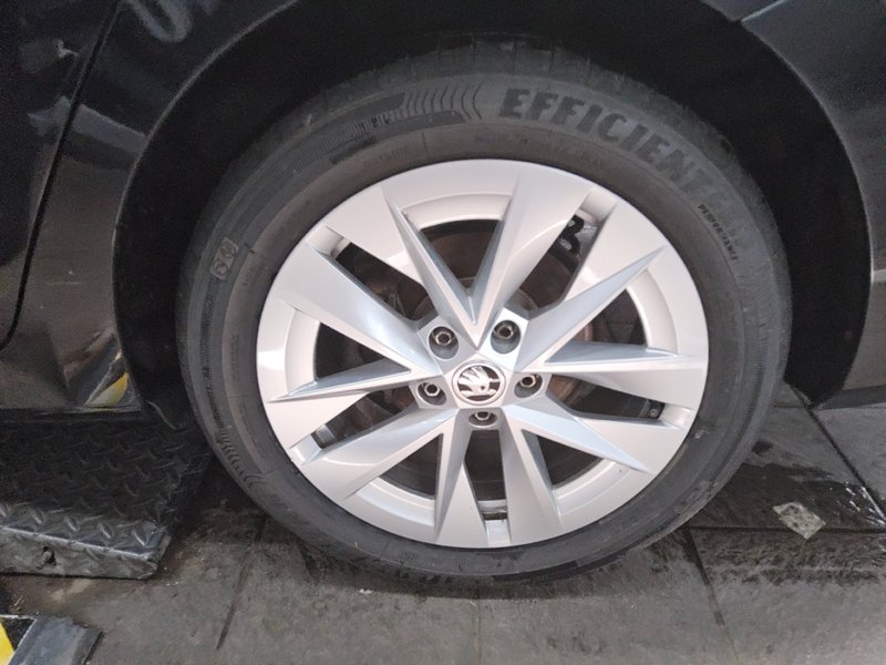 Škoda Octavia Kombi 1.4 TSI iV automatik Style • Sjedala s masažom — 11
