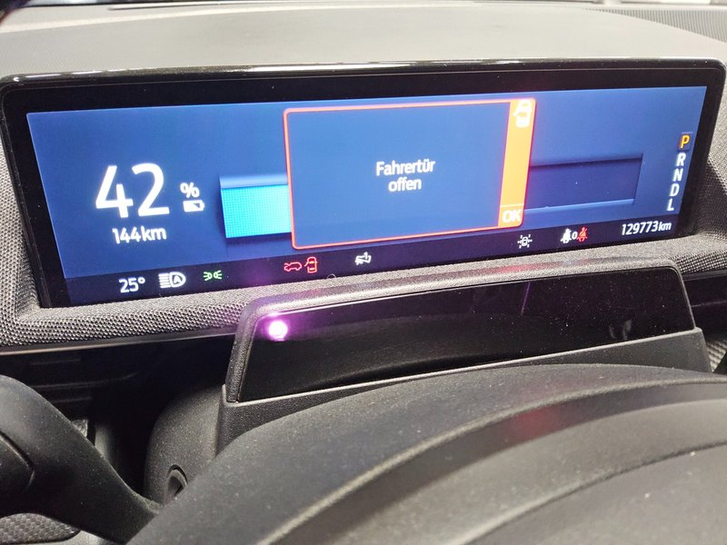 Ford Mustang Mach-E AWD • 360° kamera • Električna peta vrata — 10