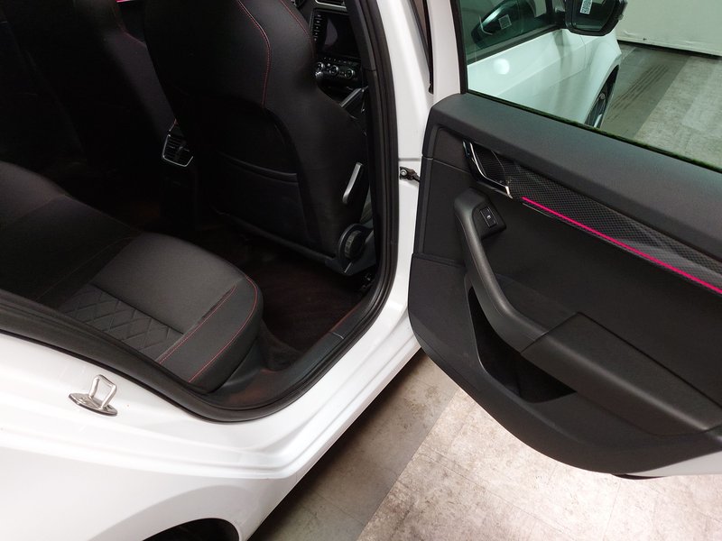 Škoda Octavia Combi 2.0 TDI 4x4 RS automatik • panorama • LED — 11