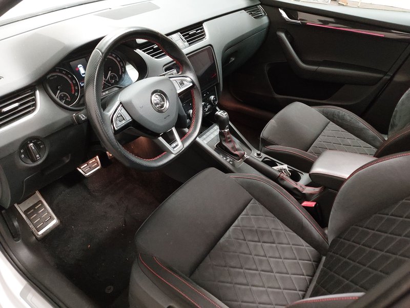 Škoda Octavia Combi 2.0 TDI 4x4 RS automatik • panorama • LED — 6