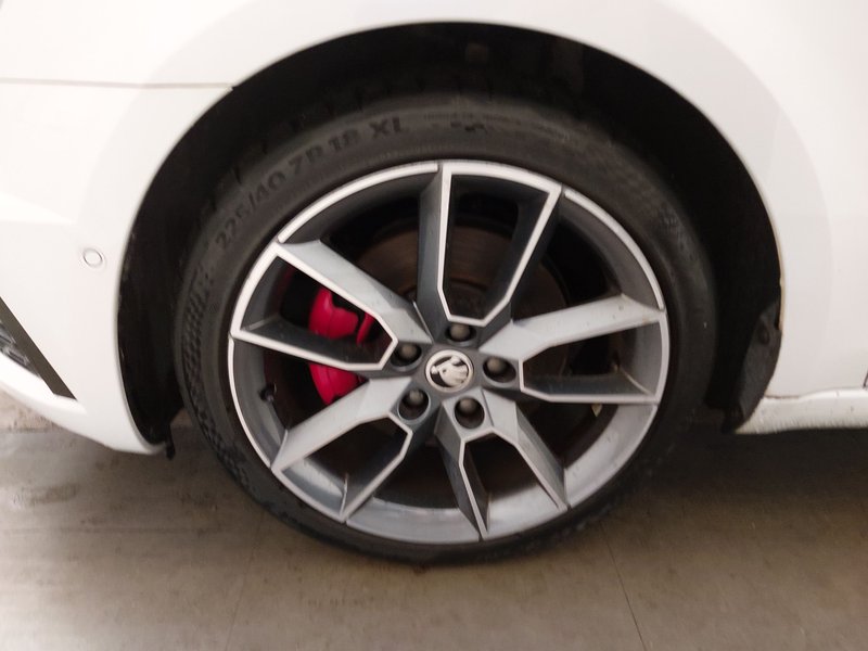 Škoda Octavia Combi 2.0 TDI 4x4 RS automatik • panorama • LED — 8