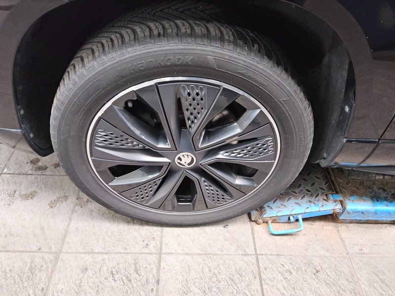 Škoda Karoq 2.0 TDI 4x4 automatik SportLine • ACC • Full LED — 11