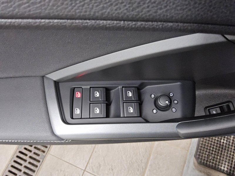 Audi Q3 35 TDI automatik S line • koža • električna peta vrata — 10