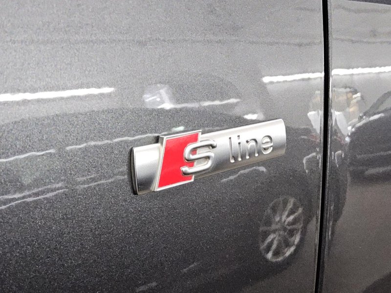 Audi Q3 35 TDI automatik S line • koža • električna peta vrata — 12