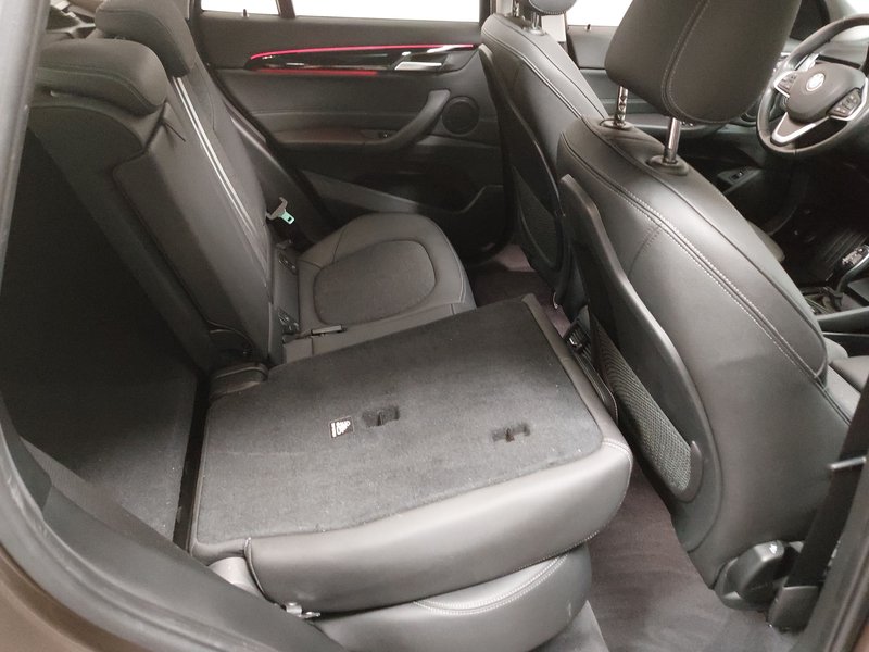 BMW X1 sDrive20i Sport Line automatik • Kuka za vuču (odvojiva) — 11