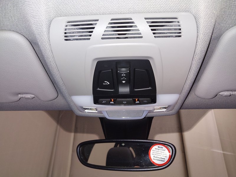 BMW X1 sDrive20i Sport Line automatik • Kuka za vuču (odvojiva) — 13
