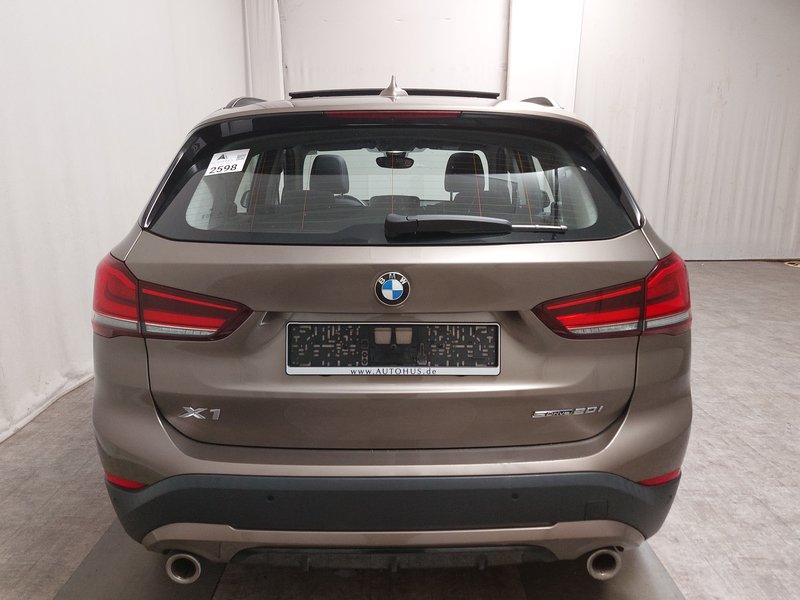 BMW X1 sDrive20i Sport Line automatik • Kuka za vuču (odvojiva) — 14