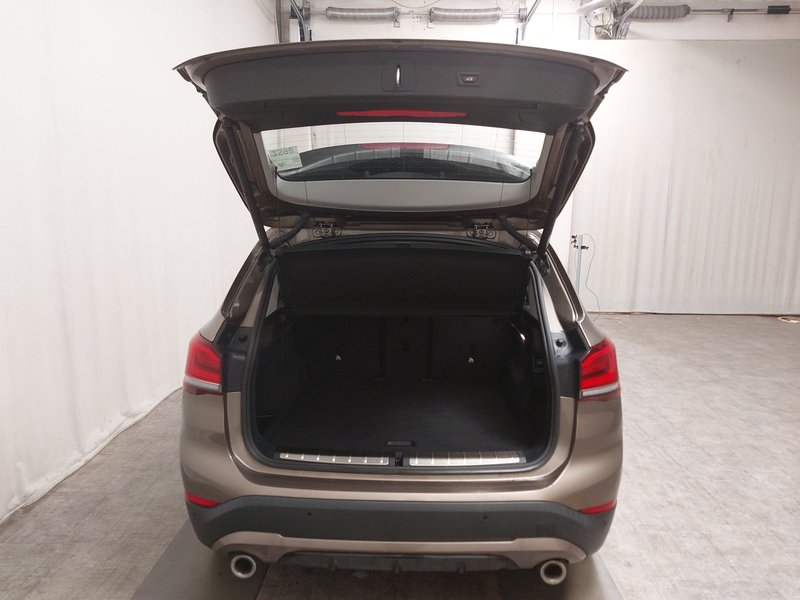 BMW X1 sDrive20i Sport Line automatik • Kuka za vuču (odvojiva) — 15