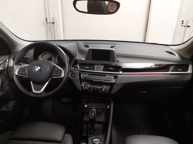 BMW X1 sDrive20i Sport Line automatik • Kuka za vuču (odvojiva) — 16
