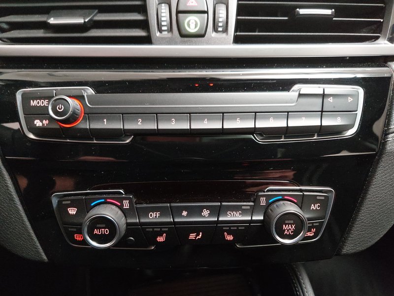 BMW X1 sDrive20i Sport Line automatik • Kuka za vuču (odvojiva) — 19