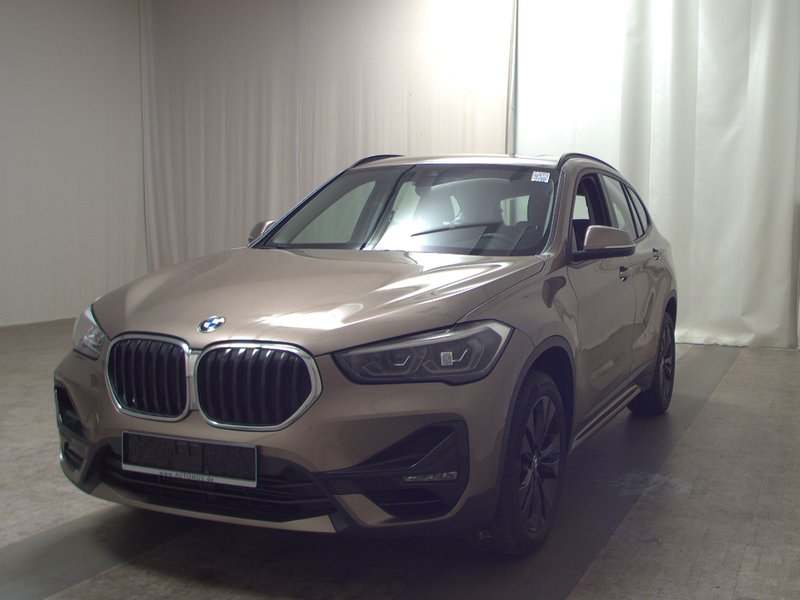 BMW X1 sDrive20i Sport Line automatik • Kuka za vuču (odvojiva) — 2