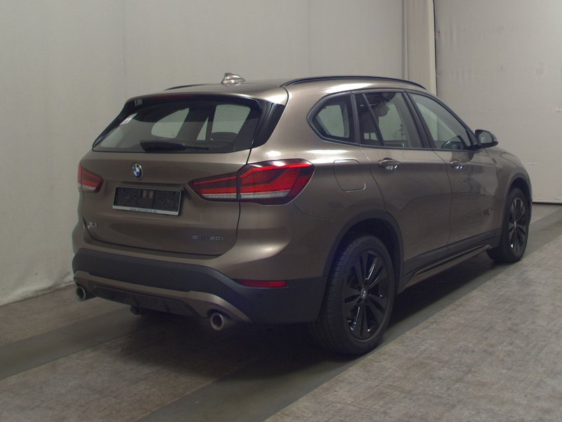 BMW X1 sDrive20i Sport Line automatik • Kuka za vuču (odvojiva) — 4