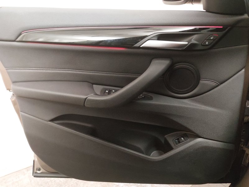 BMW X1 sDrive20i Sport Line automatik • Kuka za vuču (odvojiva) — 5