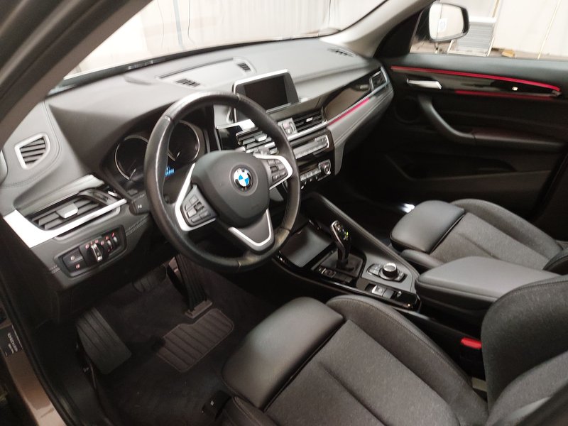 BMW X1 sDrive20i Sport Line automatik • Kuka za vuču (odvojiva) — 6