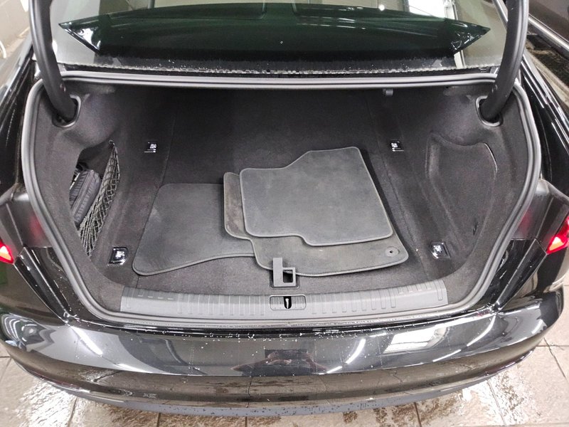Audi A6 40 TDI automatik • ACC • digitalni instrumenti — 12