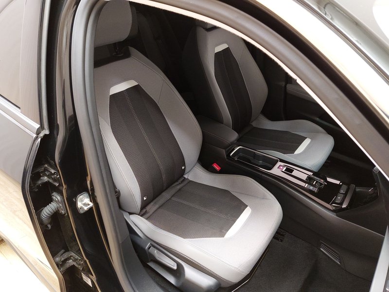 Opel Mokka-e Elegance • Full LED — 10