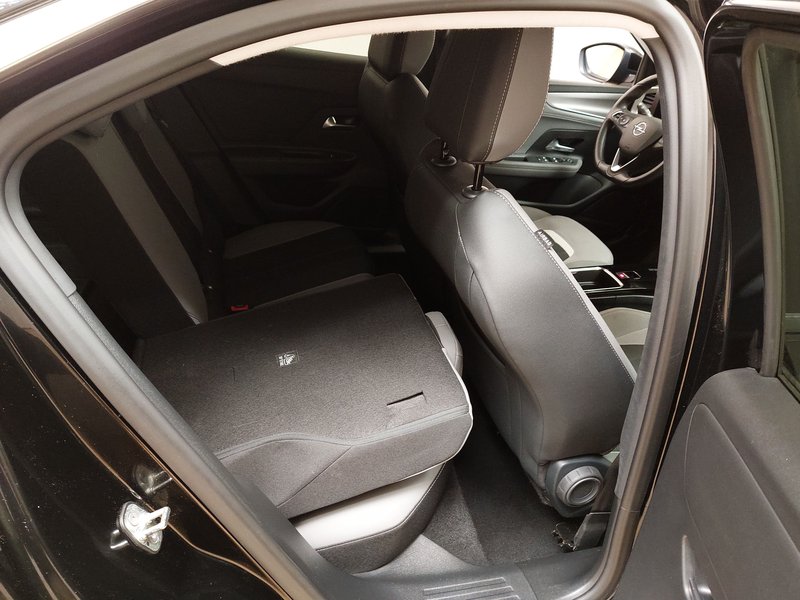 Opel Mokka-e Elegance • Full LED — 11