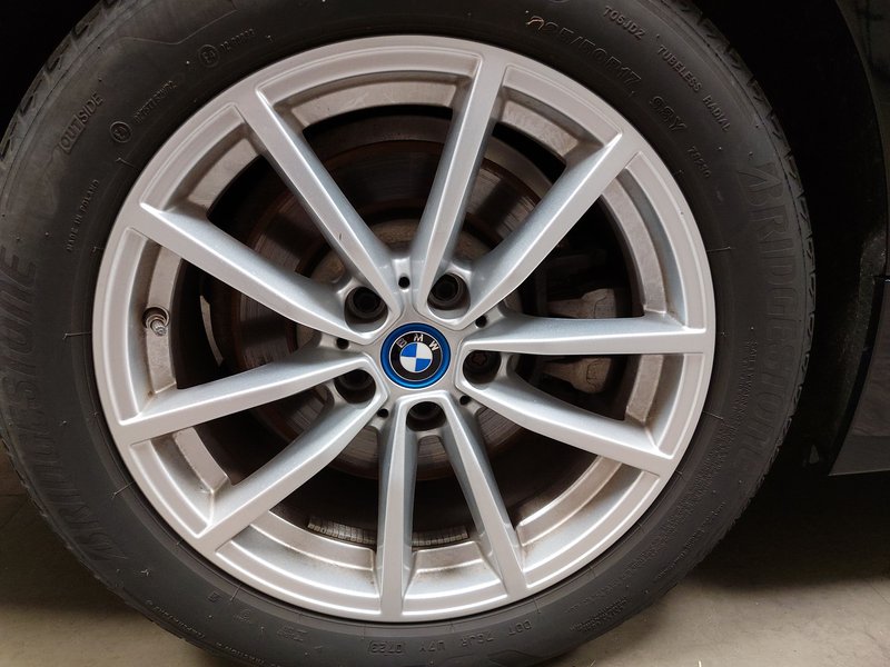BMW 320e Touring automatik • ACC • AHK — 15