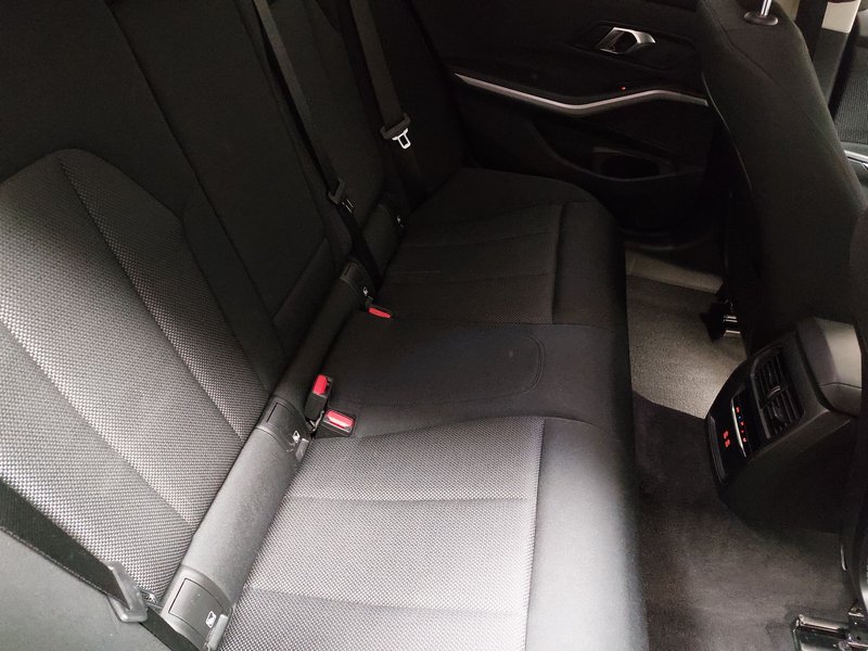 BMW 320e Touring automatik • ACC • AHK — 22
