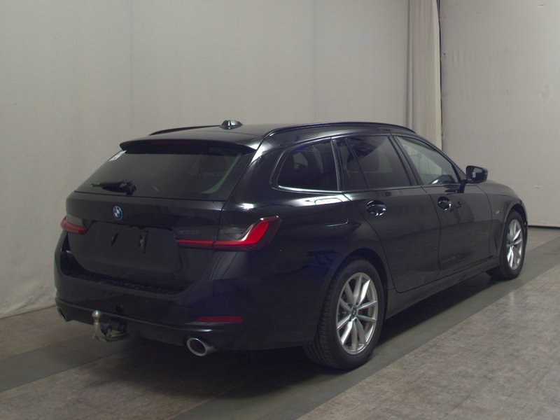 BMW 320e Touring automatik • ACC • AHK — 4