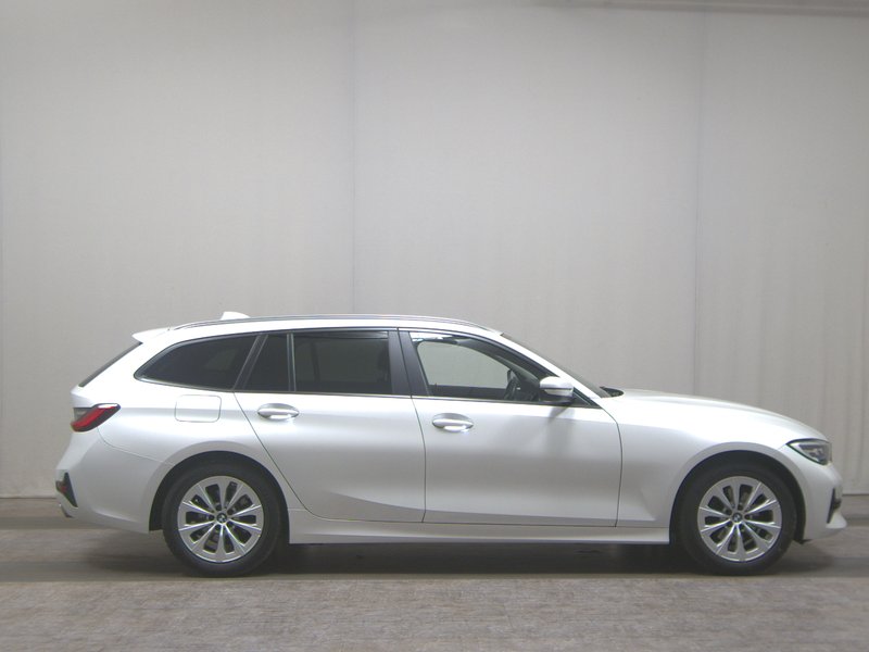 BMW 320d Touring automatik Advantage • ACC • kuka za vuču