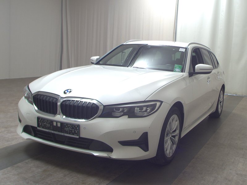 BMW 320d Touring automatik Advantage • ACC • kuka za vuču — 2