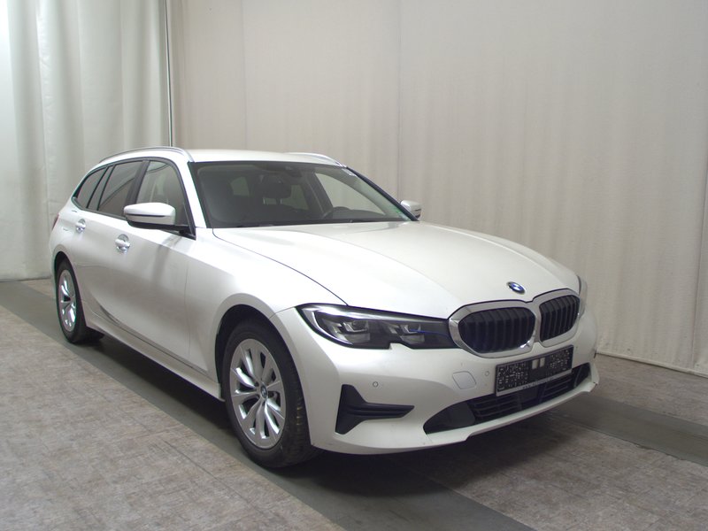 BMW 320d Touring automatik Advantage • ACC • kuka za vuču — 3