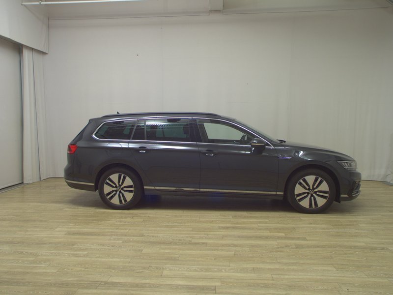 Volkswagen Passat Variant GTE 1.4 TSI • masaža • ACC