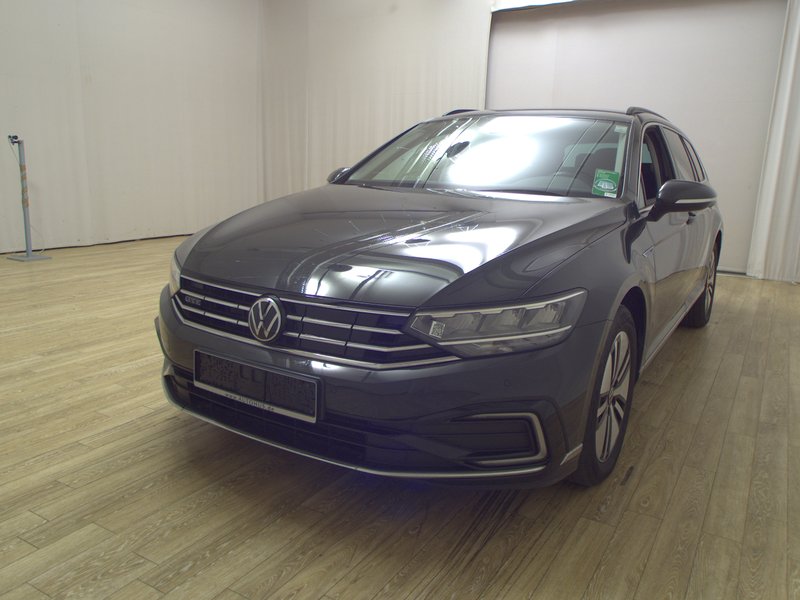 Volkswagen Passat Variant GTE 1.4 TSI • masaža • ACC — 2
