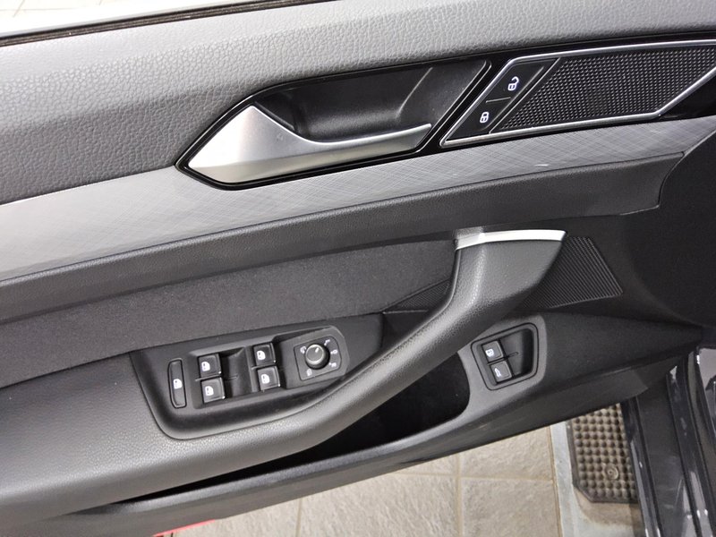 Volkswagen Passat Variant GTE 1.4 TSI • masaža • ACC — 9