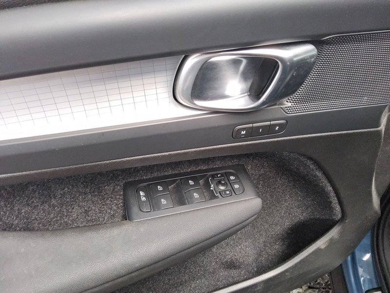 Volvo XC40 T5 Recharge Plus Dark automatik • ACC • LED — 9