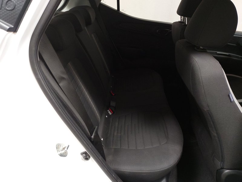 Hyundai i10 1.0 Trend • senzori • alu felge — 12