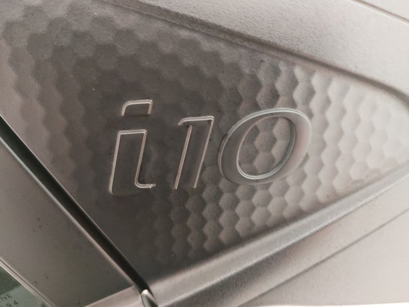 Hyundai i10 1.0 Trend • senzori • alu felge — 17
