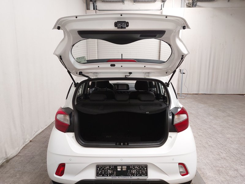 Hyundai i10 1.0 Trend • senzori • alu felge — 18