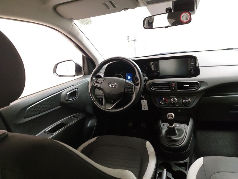 Hyundai i10 1.0 Trend • senzori • alu felge — 19